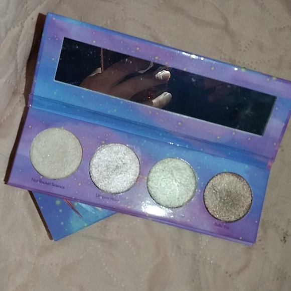 Space Case Cosmetics Eyeshadow Quad - Picture 2 of 4